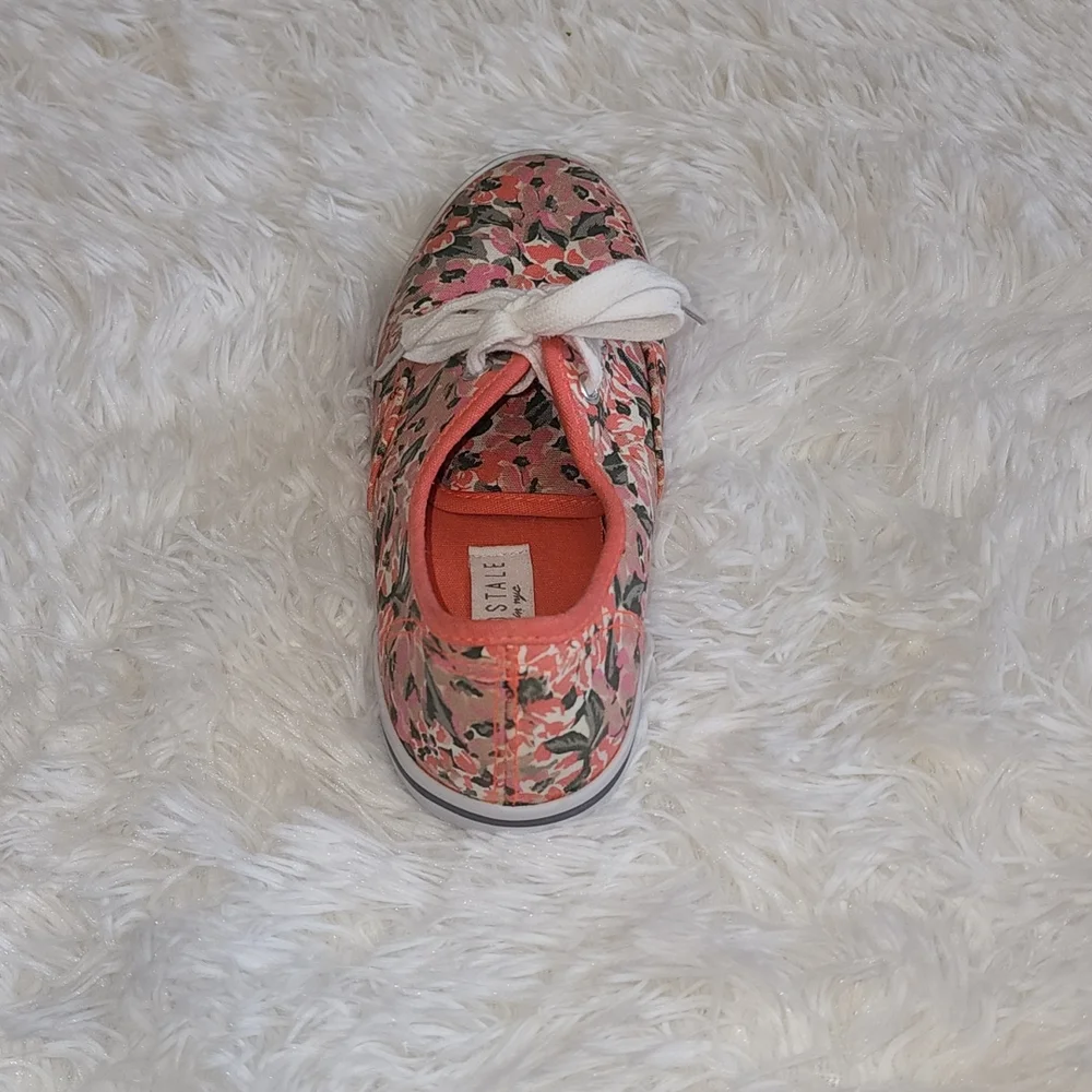 AEROPOSTALE floral shoes - Picture 4 of 8